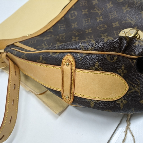 Louis Vuitton  Tulum GM Monogram Canvas bag - Picture 14 of 14
